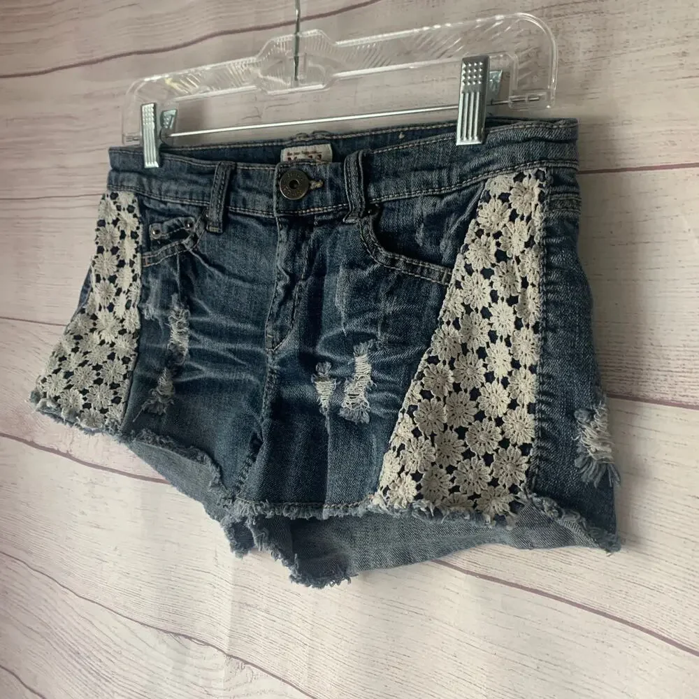 Mudd Juniors Distressed Jean Cutoff Shorts Crochet Lace Side Panels Y2K Size 7